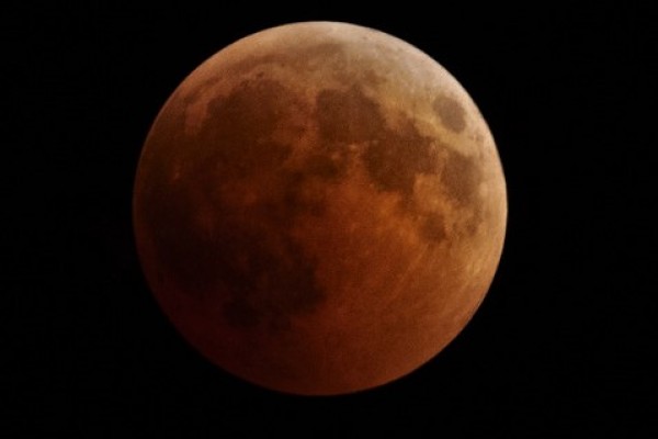 czerwony-księżycDB2B6E08-EF0C-37A6-7111-9937B95FC53B.jpg