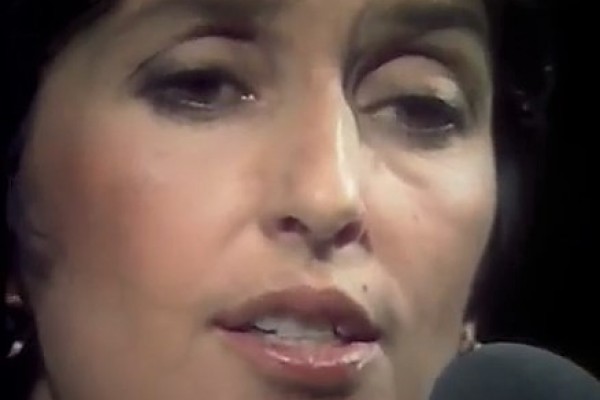 joan-baez-2511BF8E6-4C9C-35AF-2E61-0E1B26B8C546.jpg