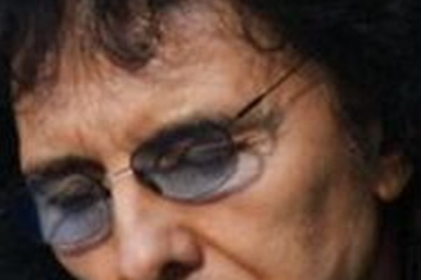 tony-iommi80658B88-5572-950D-6A32-3599E6399707.jpg